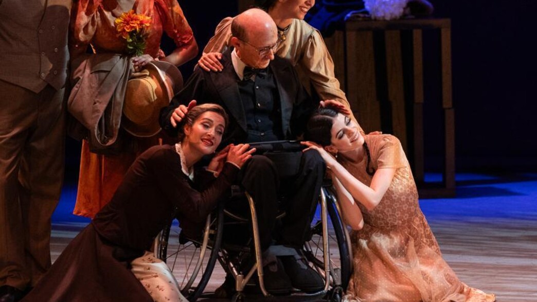 אדם גרינפלד במופע "ממנטו" אדם גרינפלד במופע "ממנטו"