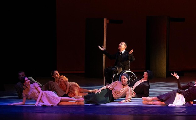 אדם גרינפלד במופע "ממנטו" אדם גרינפלד במופע "ממנטו"