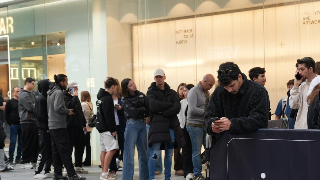 תור בסניף נייקי בביג פאשן גלילות תור בסניף נייקי בביג פאשן גלילות