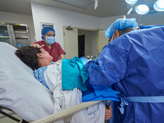 אישה עוברת ניתוח  (צילום: shutterstock)