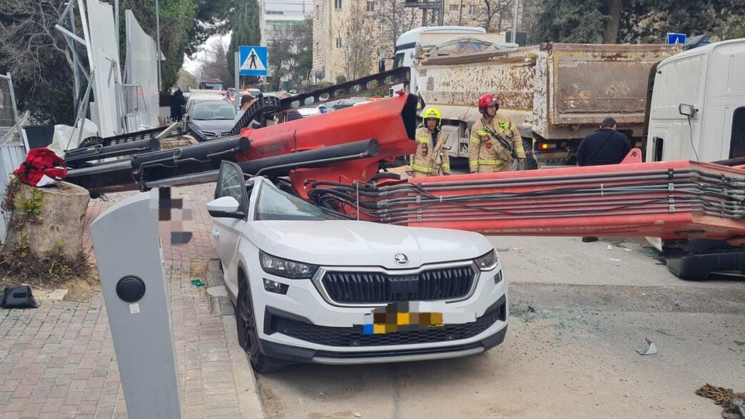 מנוף קרס על רכב