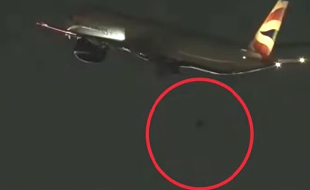 רגעי חרדה: בזמן ההמראה - גלגל המטוס מתנתק באוויר (צילום: צילום מסך, יוטיוב)