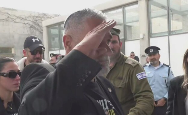 אביו של רן גואילי מצדיע לארונו