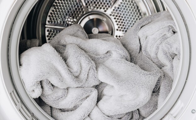 מגבת במייבש / מגבת במכונת כביסה (צילום: nblx, Shutterstock)