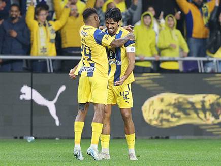 פרץ המכביסט היחיד (אלן שיבר) (צילום: ספורט 5)