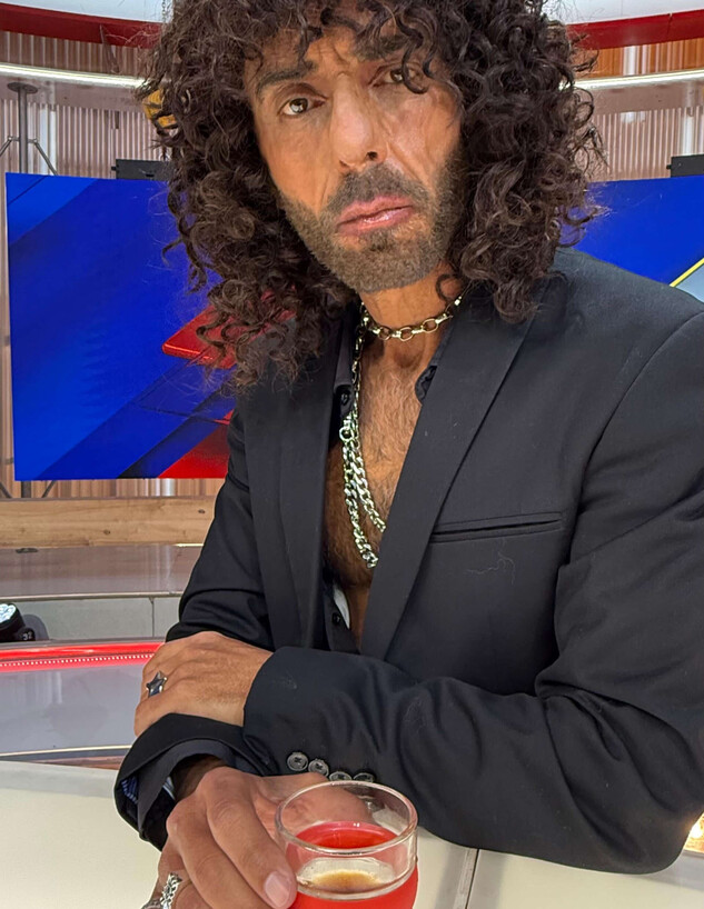 טונה מגיע ל"ארץ נהדרת" טונה מגיע ל"ארץ נהדרת"