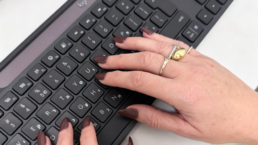 Logitech Signature Slim Solar+ K980