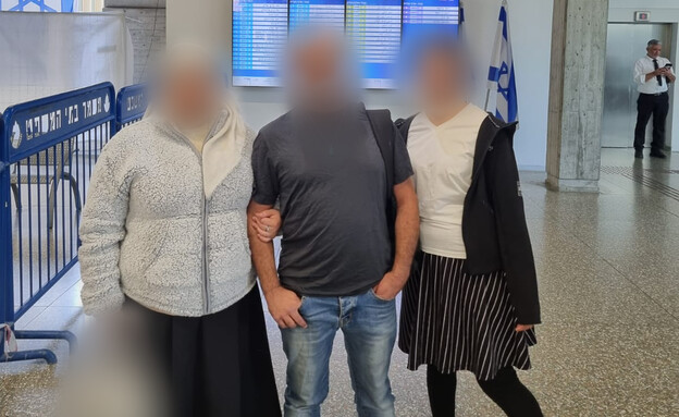 ההורים והבת שולמית (שם בדוי) שחשפה את הסיפור, בדיון בבית המשפט ההורים והבת שולמית (שם בדוי) שחשפה את הסיפור, בדיון בבית המשפט