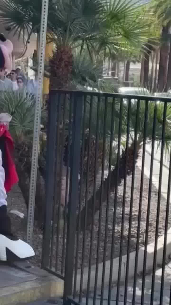 יש רגעים כאלה בחיים שכולנו מיני מאוס