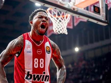 ג`ונס בלט, 75:87 לאולימפיאקוס על בארסה