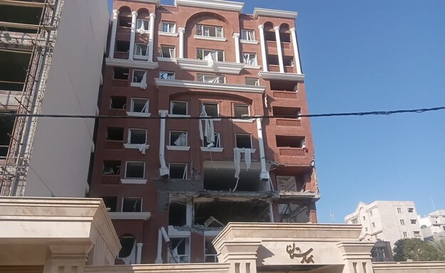 זירת הפיצוץ בבניין בבנדר עבאס זירת הפיצוץ בבניין בבנדר עבאס