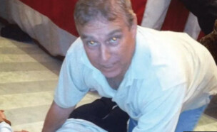 התמונות המביכות של אנדרו (צילום: משרד המשפטים האמריקאי)