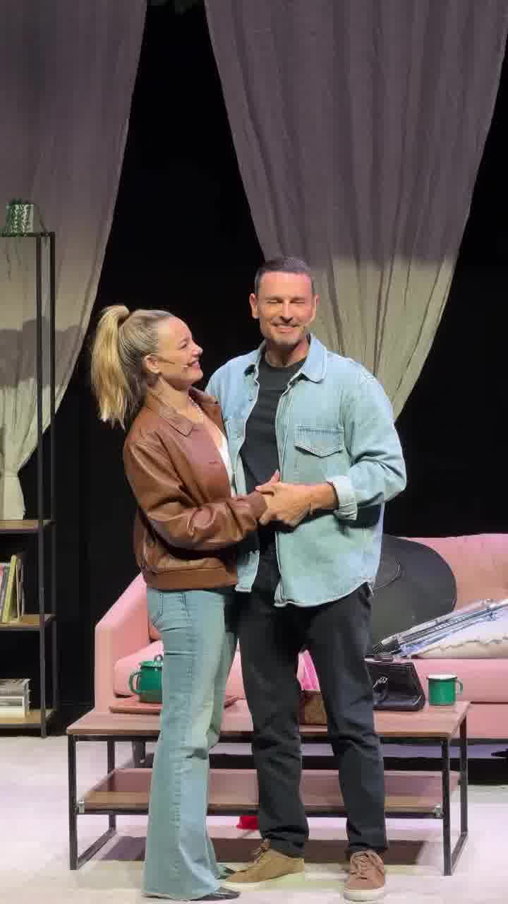 כבר בת 46: ההפתעה של גיא זוארץ ליעל בר זוהר על הבמה, עם הילדים