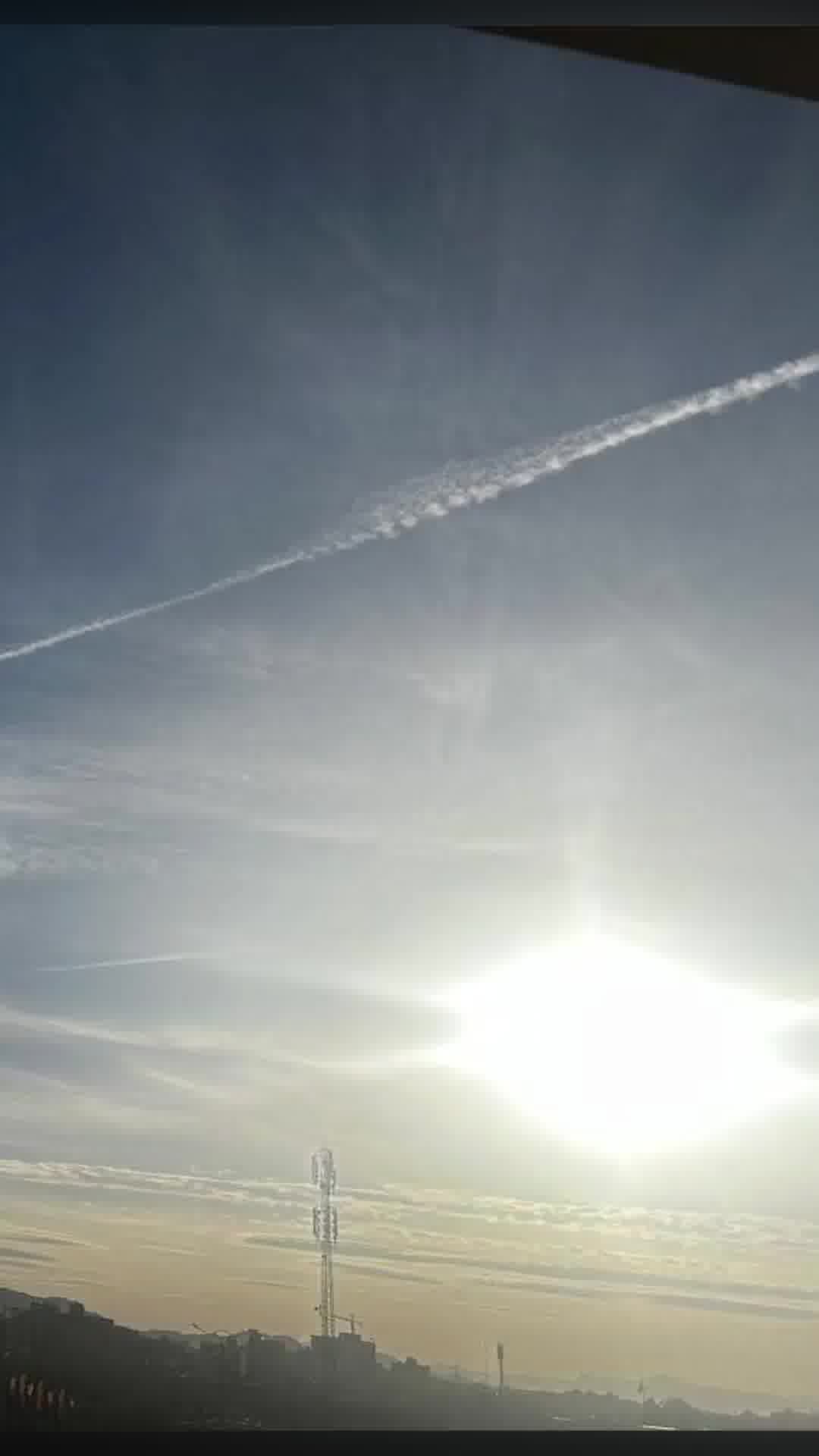 ערוצים המזוהים עם משמרות המהפכה מדווחים על מה שנראה כמו ניסוי טילים בעיר כרג׳ באיראן