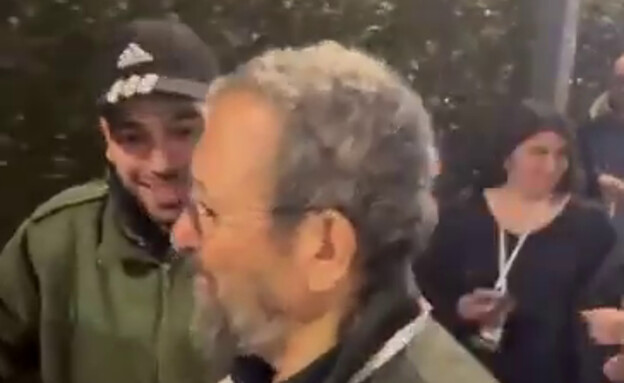 מרדכי דוד ואהוד ברק (צילום: שימוש לפי סעיף 27א' לחוק זכויות יוצרים)