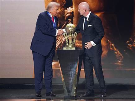 טראמפ ואינפנטינו. יחסים קרובים (Andrew Harnik/Getty Images) (צילום: ספורט 5)