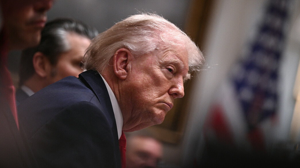 הנשיא טראמפ במהלך ישיבת הקבינט