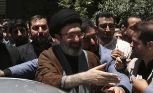 מוג'תבא חמינאי בעצרת אנטי ישראלית בטהרן (צילום: ap)