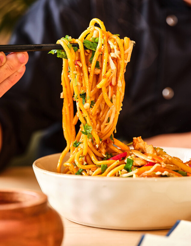 אטריות פאסט פוד. HIYO