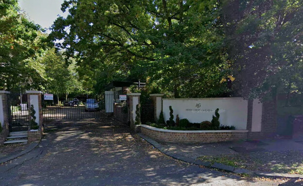 אחוזה בשדרת הבישופים בלונדון