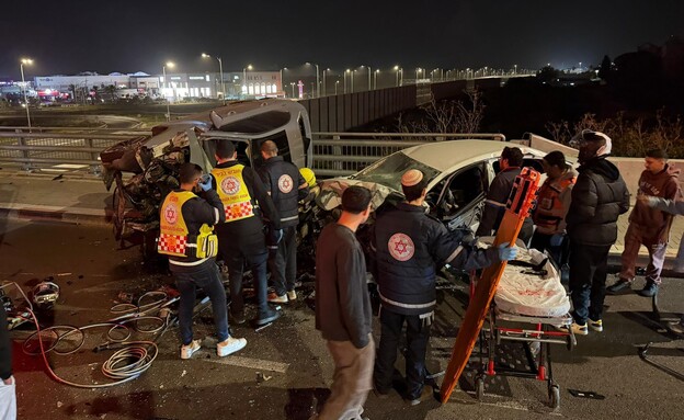 תאונת דרכים ליד חדרה (צילום: צילום מבצעי מד"א)