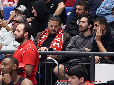 והועבר ליציע (אלן שיבר)