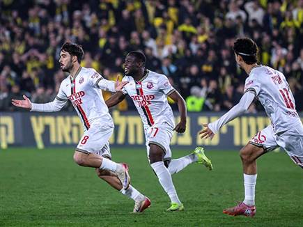 הפועל חיפה חוגגת בטדי. בית&ldquo;ר קרסה ברגע האמת (קובי אליהו) (צילום: ספורט 5)