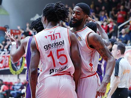 החגיגות בלבן (אלן שיבר)