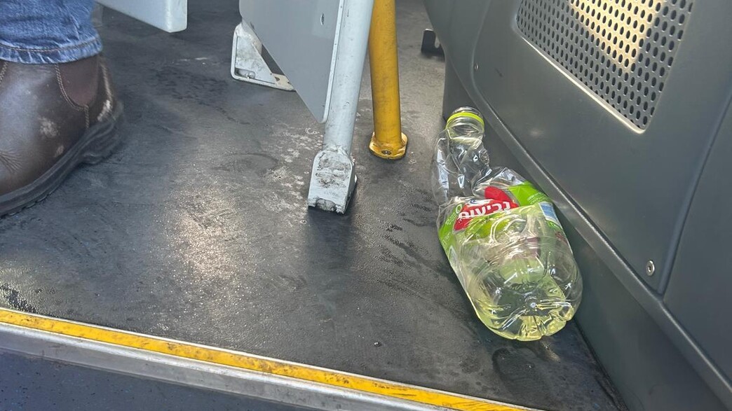 תמונת הבקבוק שהכיל חומר דליק 