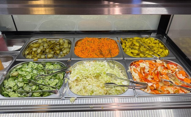 עמדת סלטים. אורפה נתניה