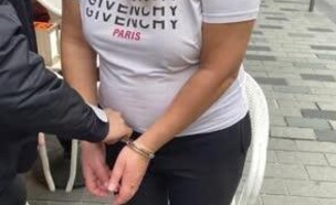 הישראלית שנעצרה (צילום: סעיף 27א לחוק זכויות יוצרים)