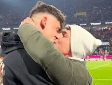 השופט ובן זוגו לאחר ההצעה