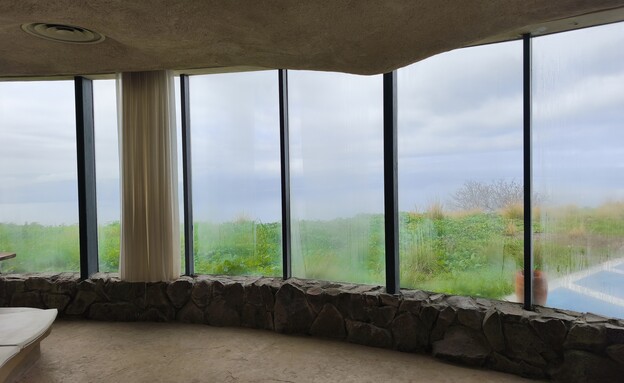 רוח על המים