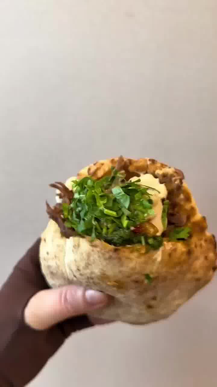 מהסלטים ועד הבשר - השווארמה החדשה הזאת היא אחת הטובות בארץ