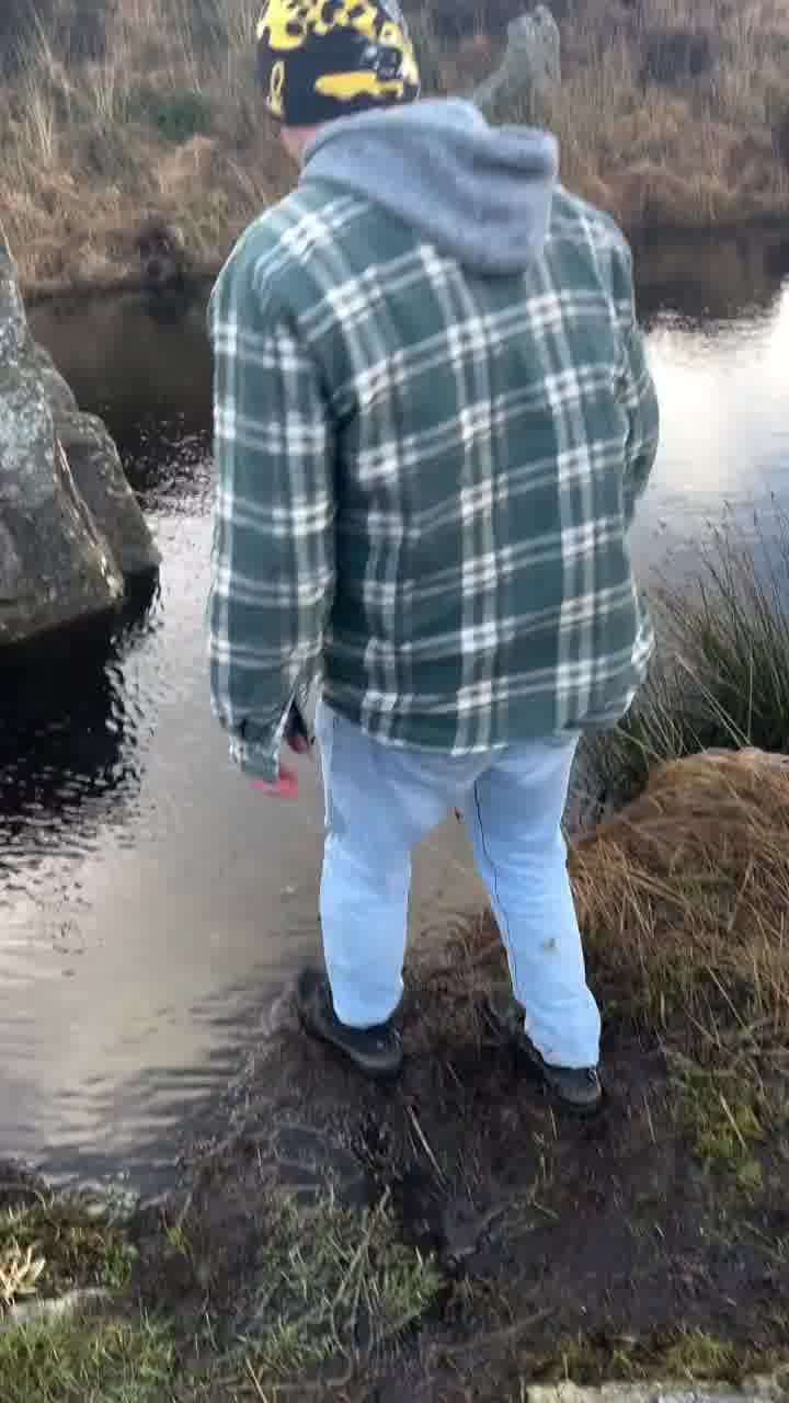 אומרים שמי שישלוף את החרב יהפוך למלך אנגליה... זה אפילו לא הגיע לסלע