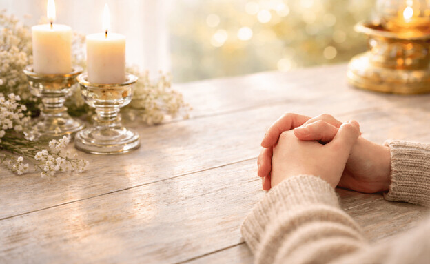 ידיים שלובות בתפילה שקטה (הדמיה: mako)