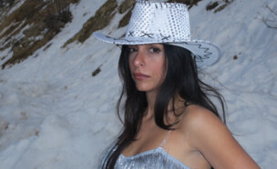 אורטל עמר בפופ אפ תחפושות שלה