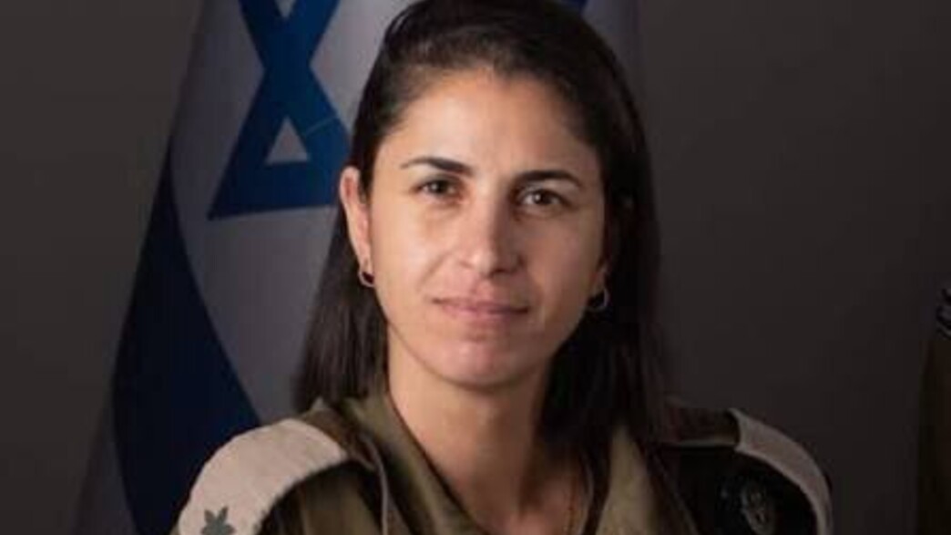 אלה ואויה, "קפטן אלה"