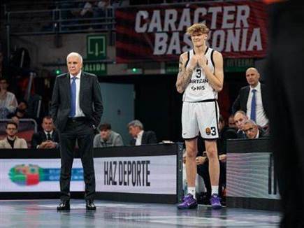 תנו לו כנפיים (Aitor Arrizabalaga/Euroleague Basketball via Getty  (צילום: ספורט 5)