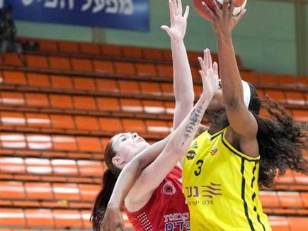 (טים נודלמן, מנהלת הליגה לנשים) (צילום: ספורט 5)