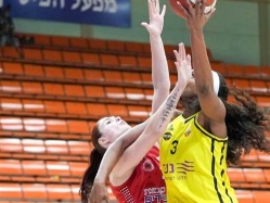 (טים נודלמן, מנהלת הליגה לנשים) (צילום: ספורט 5)