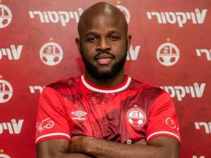 התמונה שעוררה סערה (צילום: הפועל ב&ldquo;ש) (צילום: ספורט 5)