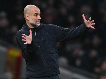 פפ גווארדיולה. יורה לכל הכיוונים (GETTY) (צילום: ספורט 5)