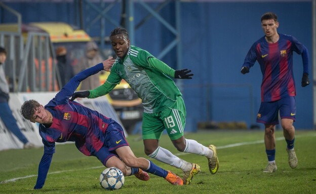 מכבי חיפה נגד ברצלונה בליגת האלופות לנוער (צילום: מכבי חיפה)