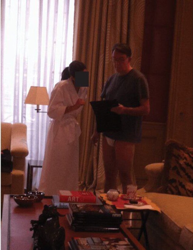 פיטר מנדלסון בתחתונים כפי שנחשף במסמכי אפסטין