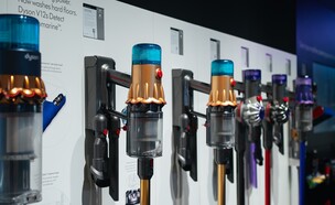 שואבי דייסון בחנות (צילום: umitc, shutterstock)
