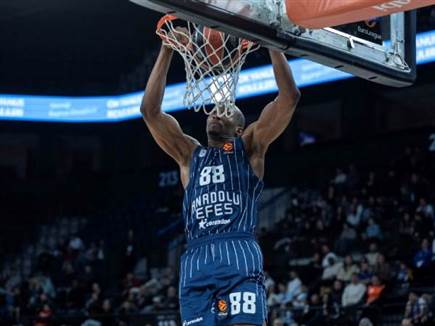 בלתי עציר מתחת לסלים (GETTY) (צילום: ספורט 5)