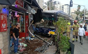 התנגשות האוטובוס ברמת גן (צילום: סעיף 27 א', יובל שחף)