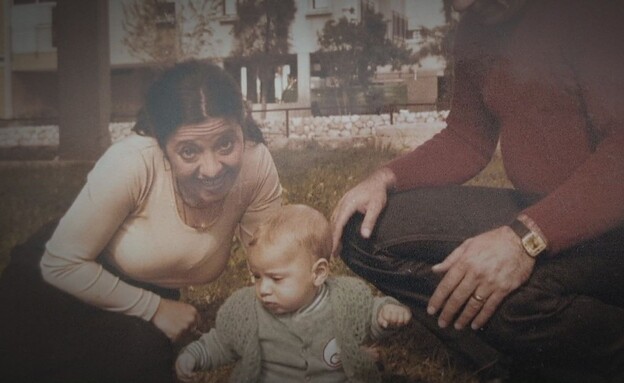 אביהו פנחסוב עם אמא שלו