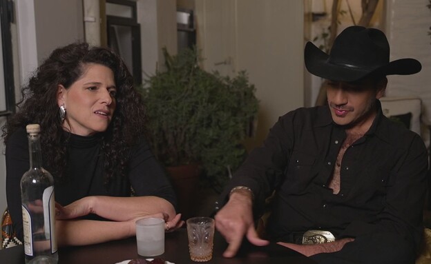 אביהו פנחסוב עם נועה קולר